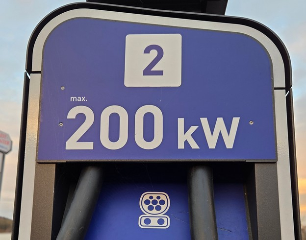 M4f-s4f-ic_large_w900h600q100_200kw